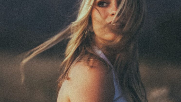 Singer Lara Snow Age, Family, Bio, Life & Career: Everything You Need to Know